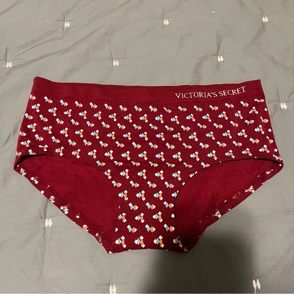 NWT Victoria's Secret Seamless Red Print Hiphugger Panty Size Medium - Picture 1 of 4